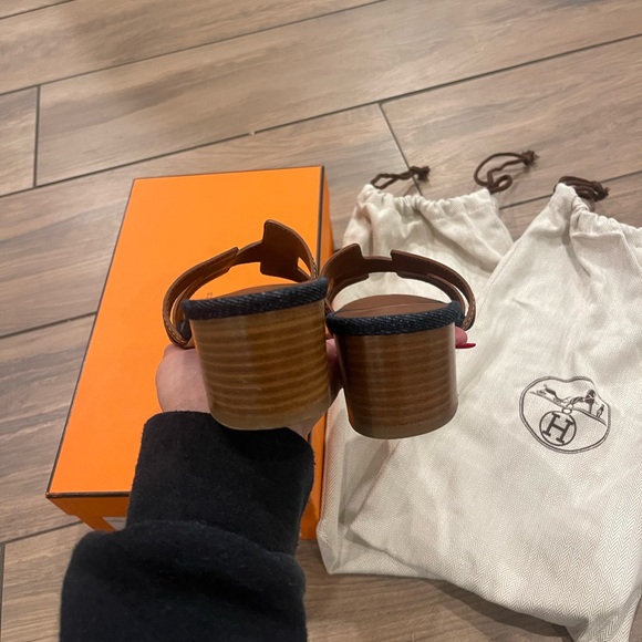 Hermes Sandales Oasis- COLOR: Bleu Brut/Gold - Picture 6 of 8